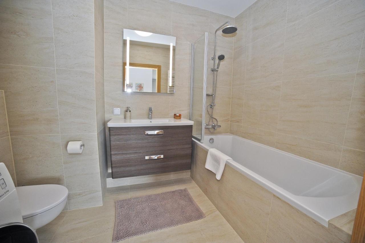 Grand Apartments - Three Bedrooms With Panorama Of The Old Town 格但斯克 外观 照片